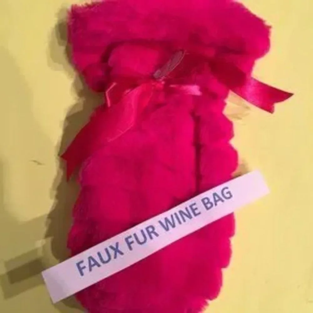 Wine Bag - Faux Fur - Super Soft -‎ Hot Pink (nwt / party supplies /x)
